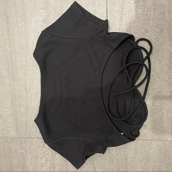 Black cropped top | Size 4 - Picture 4 of 5